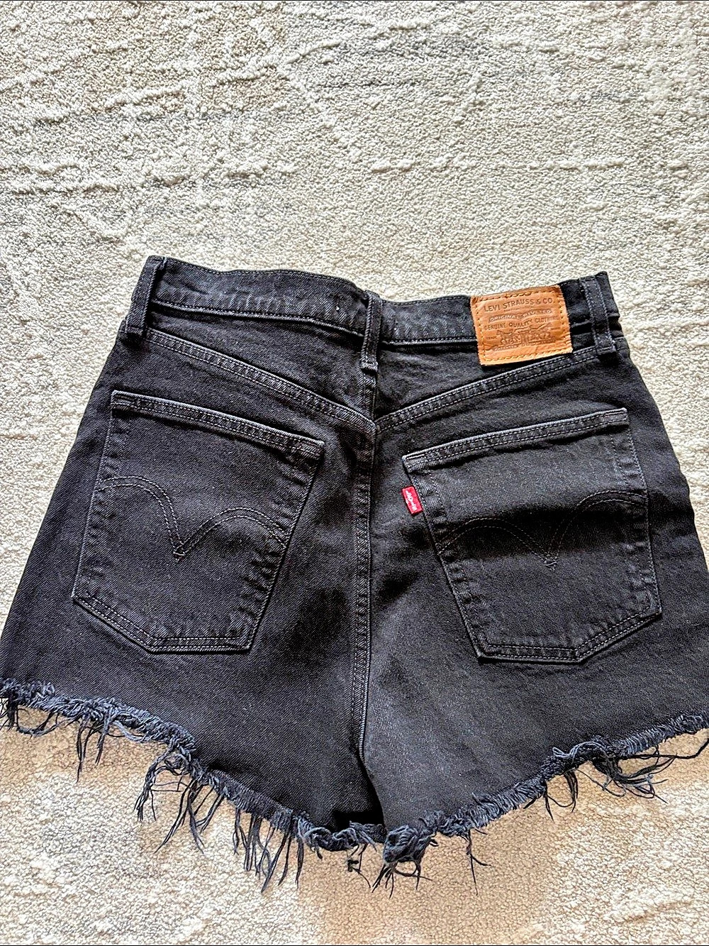 Levi's High Rise Ribcage Shorts - Picture 2 of 6